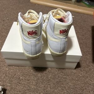 Nike light blue vintage popcorn blazers size 8